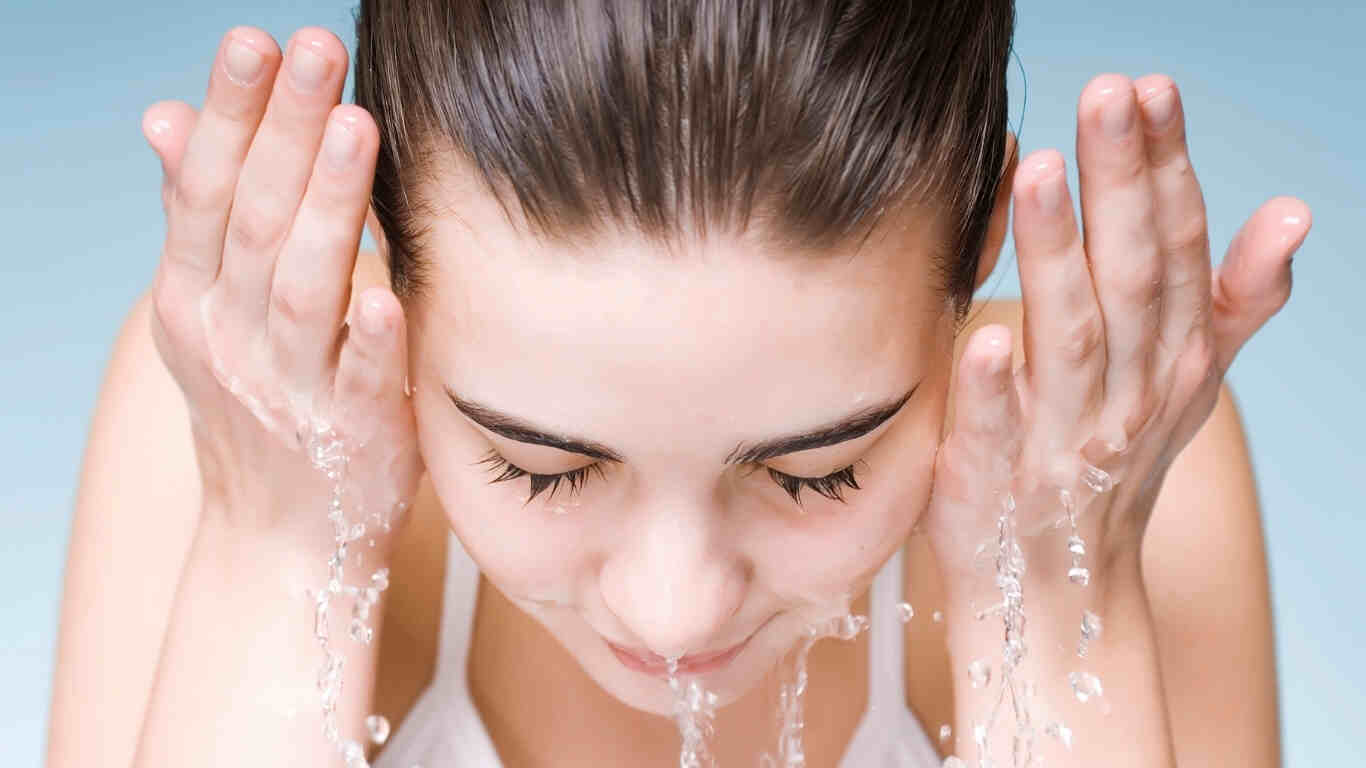 best face wash for oily skin in Pakistan with proven results